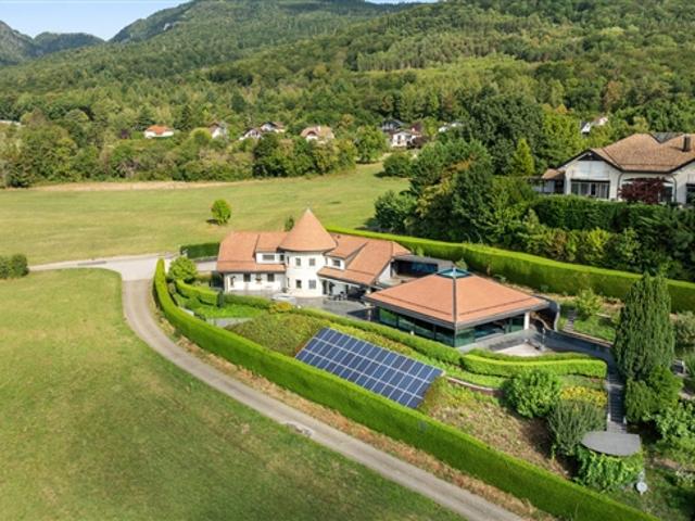Einfamilienhaus kaufen in Givrins, Waadt