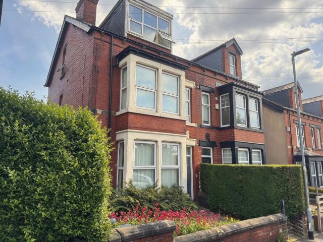 Studio for rent in Kirkstall, West Yorkshire