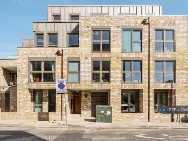 Apartment for rent in London Borough of Merton, Merton Park