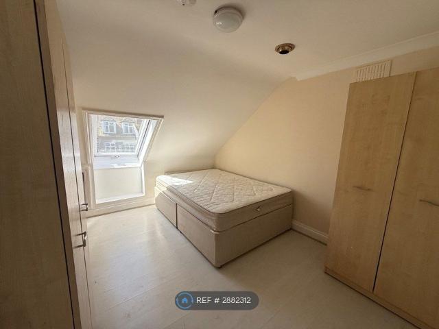 Room for rent in London Borough of Hounslow, Heston