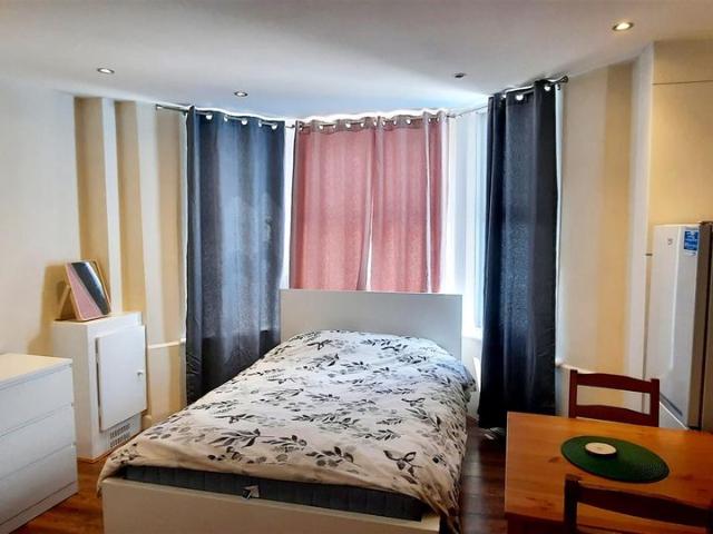 Studio for rent in London Borough of Hammersmith and Fulham, Greater London