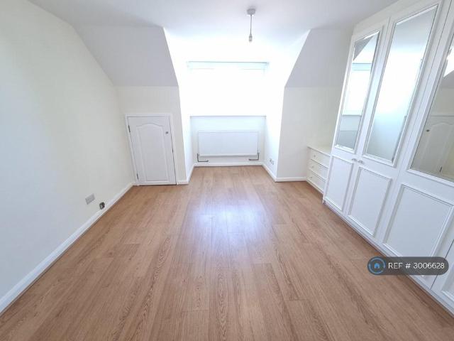 House for rent in Hendon Central, The Hyde