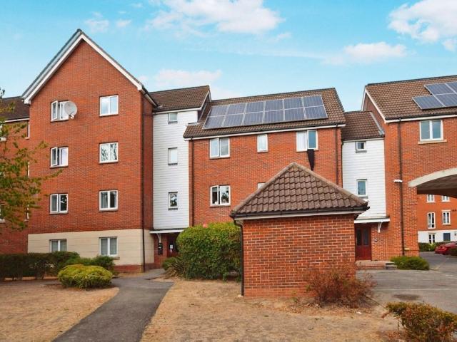 Apartment for rent in Little Heath, Greater London