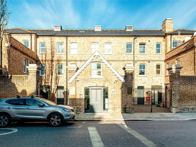 Apartment for rent in The Treverton Estate, Greater London