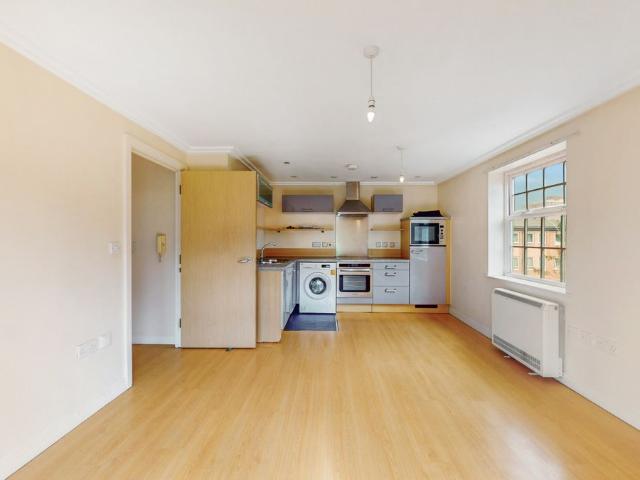 Apartment for rent in Roding Riverside, Greater London