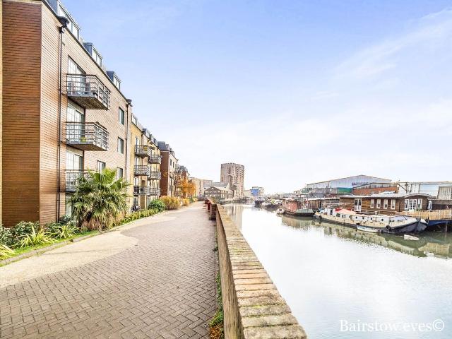Apartment for rent in Roding Riverside, Greater London