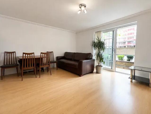 Apartment for rent in Roding Riverside, Greater London