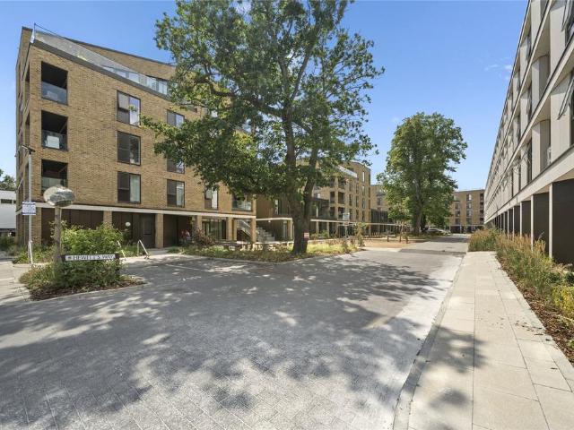 Apartment for rent in Ashley Park, Surrey