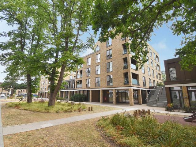 Apartment for rent in Ashley Park, Surrey