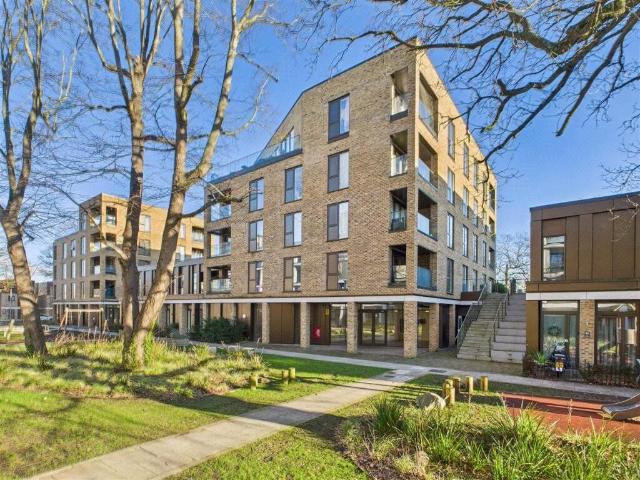 Apartment for rent in Ashley Park, Surrey