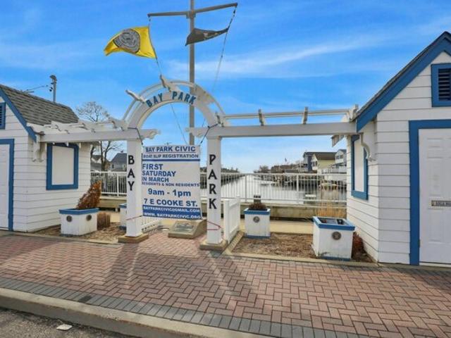 House for sale in East Rockaway