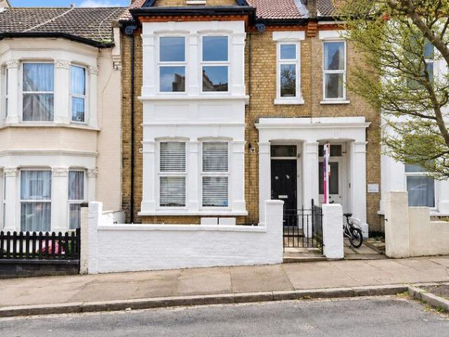 Apartment for rent in Alton Barnes, Essex