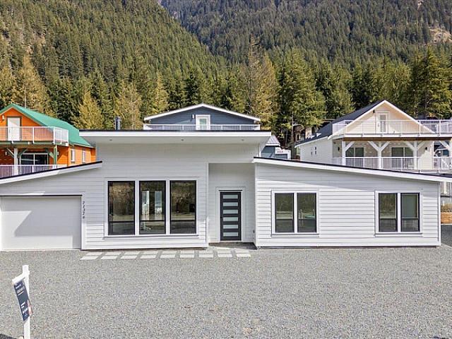 Condo for sale in Canyon, British Columbia