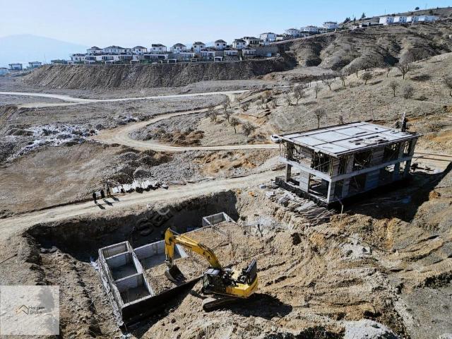 Elazığ Merkez içerisinde satılık Villa