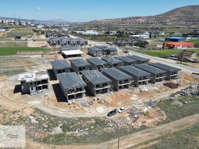 Elazığ Merkez içerisinde satılık Villa