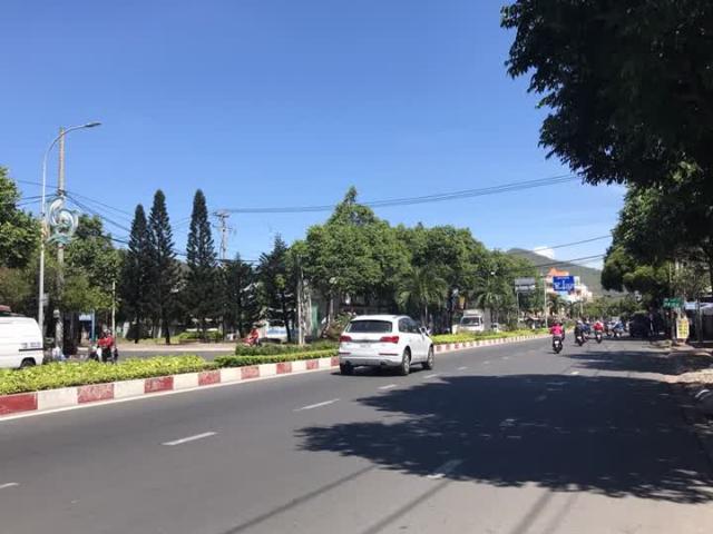 Nhà mặt phố bán