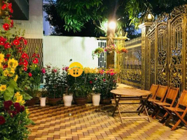 Nhà mặt phố bán