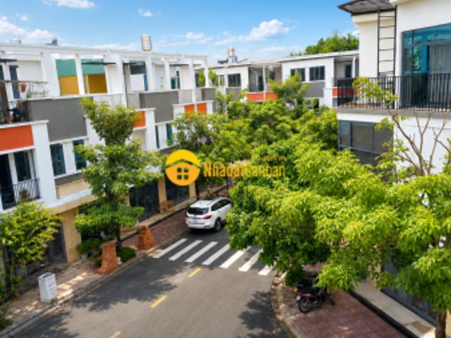 Nhà mặt phố bán