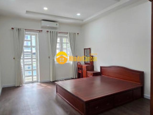 Nhà mặt phố bán