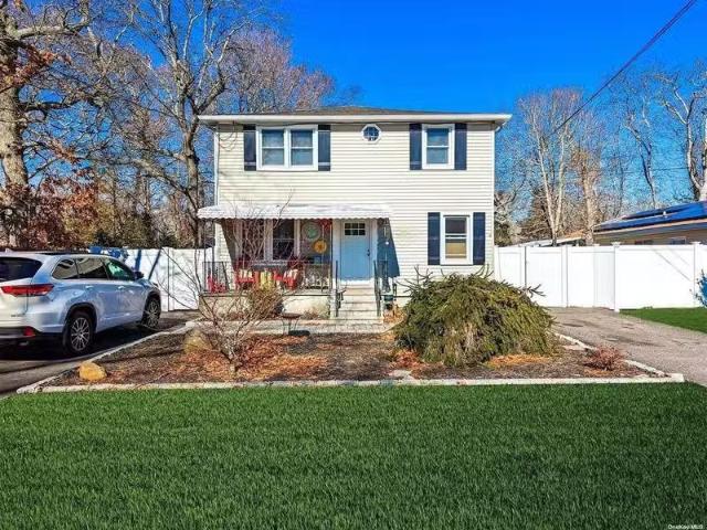 Condo for rent in Smithtown