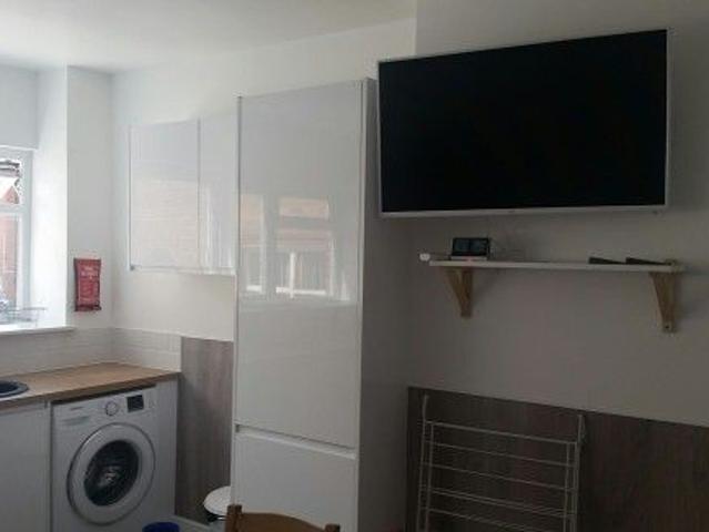 Room for rent in The Haulgh, Lee Bank