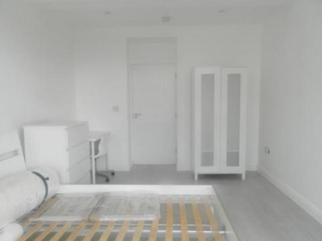 Room for rent in The Haulgh, Lee Bank