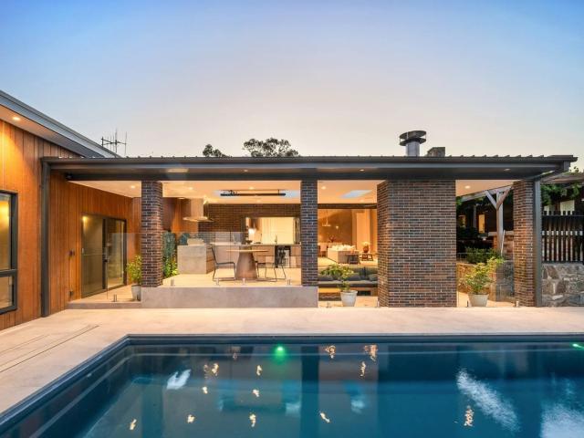 Property for sale in Hall, District of Hall