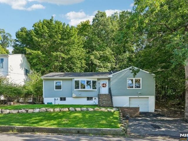 House for sale in Oakland, New Jersey