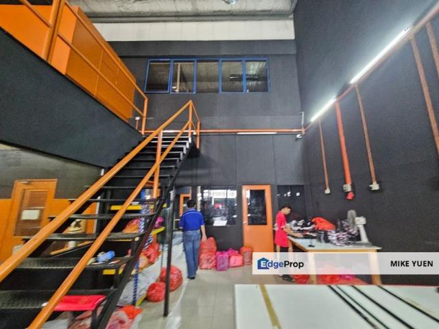 Warehouse for rent in Seksyen U1, Shah Alam