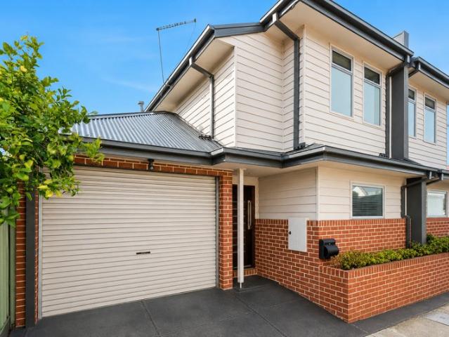 Townhouse for sale in Camerons Creek, Victoria