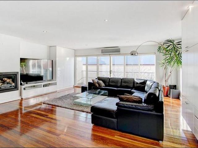 Townhouse for rent in Williamstown, Melbourne