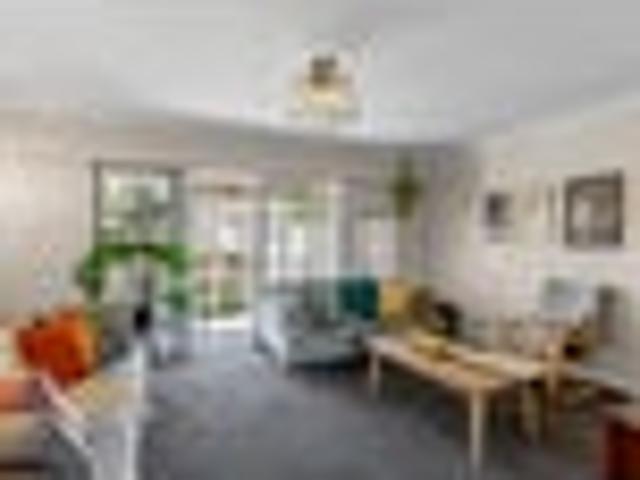 Apartment for sale in Chaslands, Canterbury