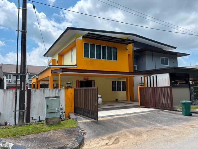 Residential House for sale in Kuching, Bahagian Kuching