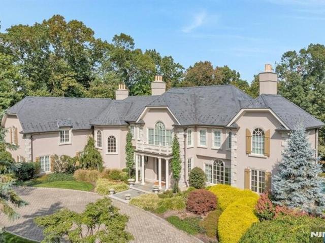 House for sale in Franklin Lakes