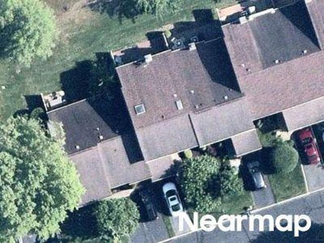 Property for sale in Hidden Ponds Home Owners Association, Town of Smithtown