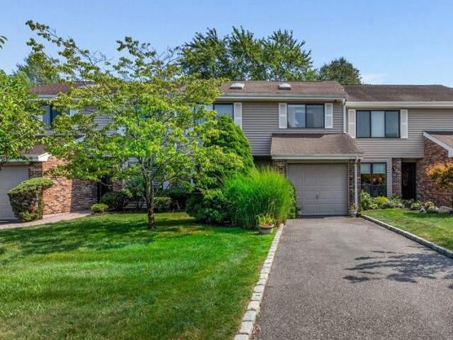 Condo for sale in Smithtown