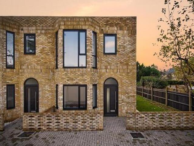 House for sale in London Borough of Hounslow, Feltham