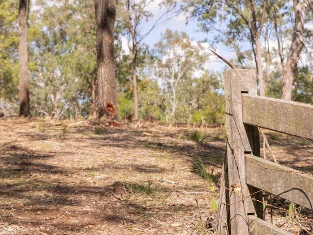 Cottage for sale in Ravensbourne, Queensland