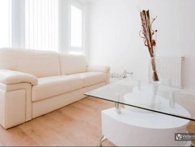Apartment for rent in Ocean Estate, Limehouse