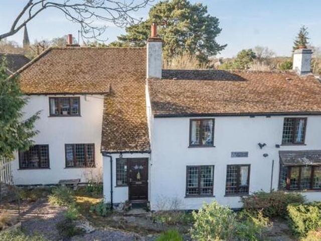 House for sale in Heol-las, Surrey