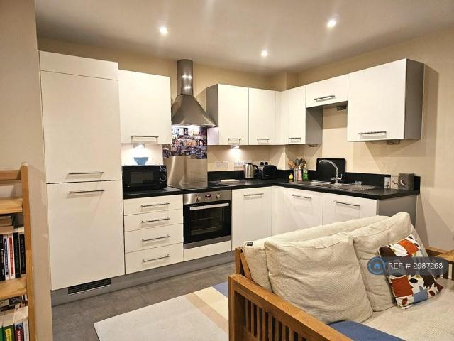 Apartment for rent in Ferndale, Sandown Park