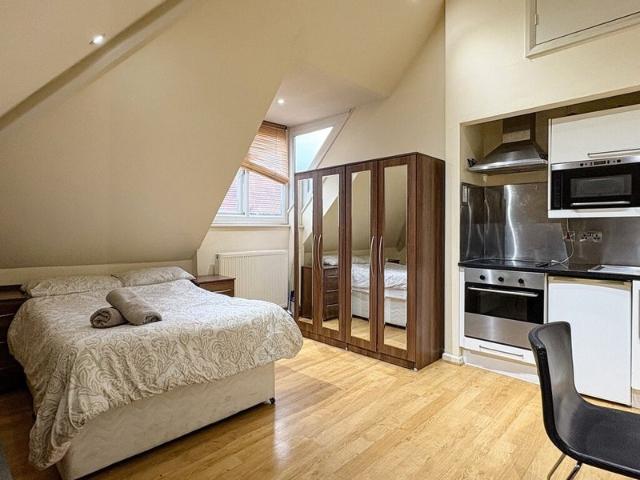 Studio for rent in Brondesbury, Greater London