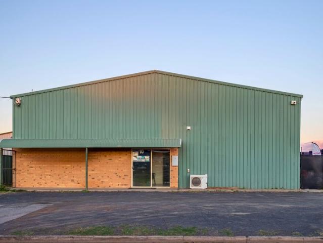 Warehouse for rent in Emerald, Queensland