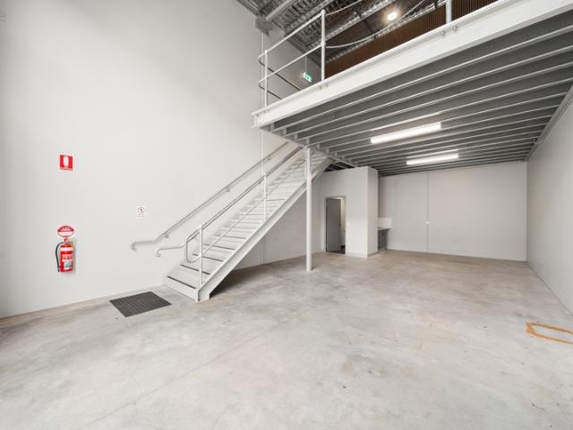 Warehouse for rent in Molendinar, Gold Coast City