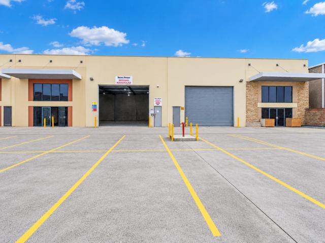 Warehouse for rent in Warwick Farm, Sydney