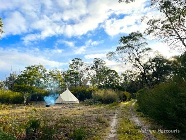 Cottage for sale in Woodside, Victoria