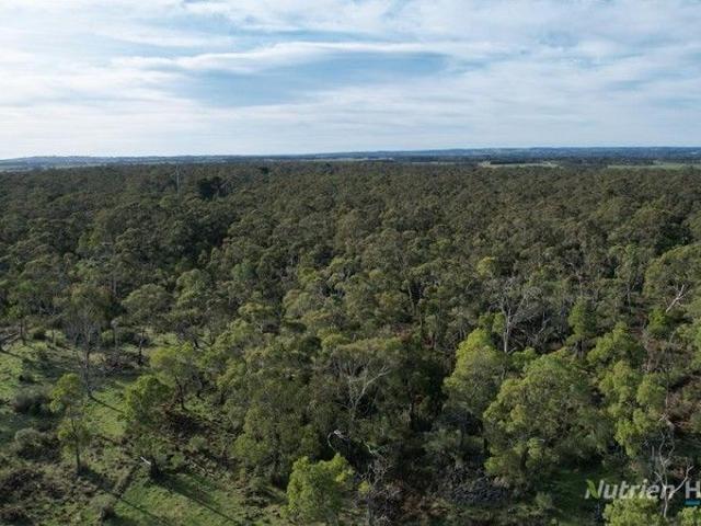 Cottage for sale in Pirron Yallock, Victoria