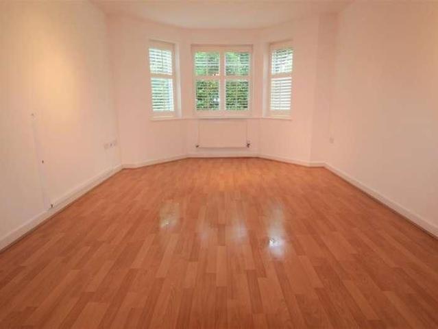Apartment for rent in Byfleet, Woking
