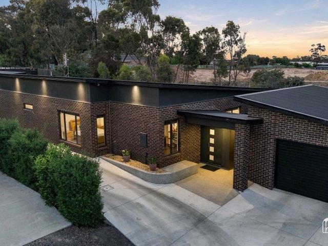 House for sale in Strathdale, Bendigo