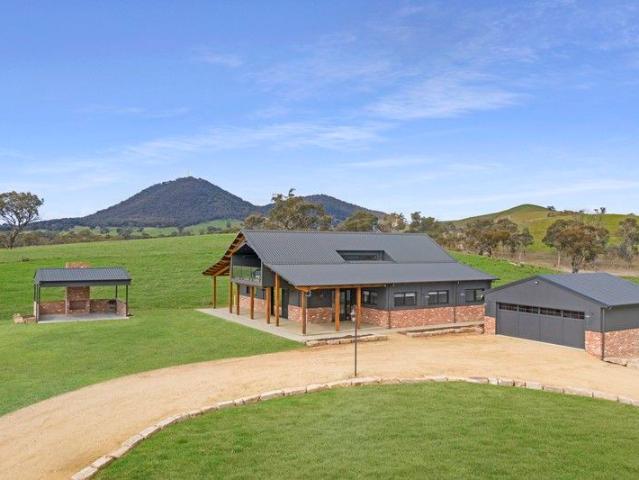 Cottage for sale in Maindample, Victoria